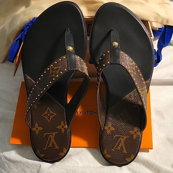 Louis Vuitton sunny flat thong sandal, 100% authentic size 7 1/2 - Picture 1 of 8